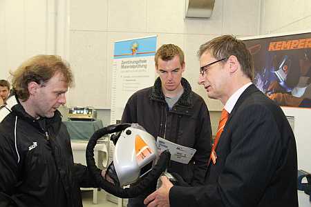 Begehrt waren Informationen über Schweißerhelme.